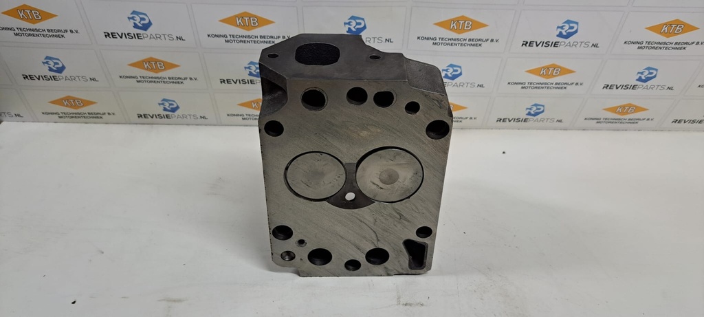 Gereviseerde cilinderkop Mercedes MK / OM 422
