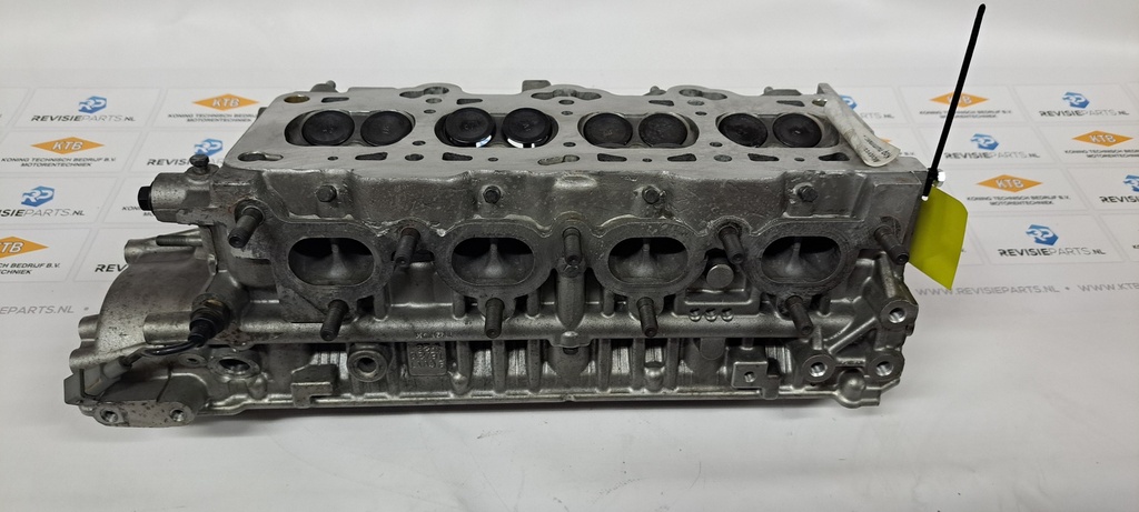 Cylinderhead Kia, Hyundai, with valves