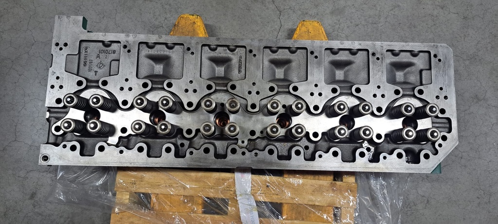 Overhauled cylinder head Volvo TD 12