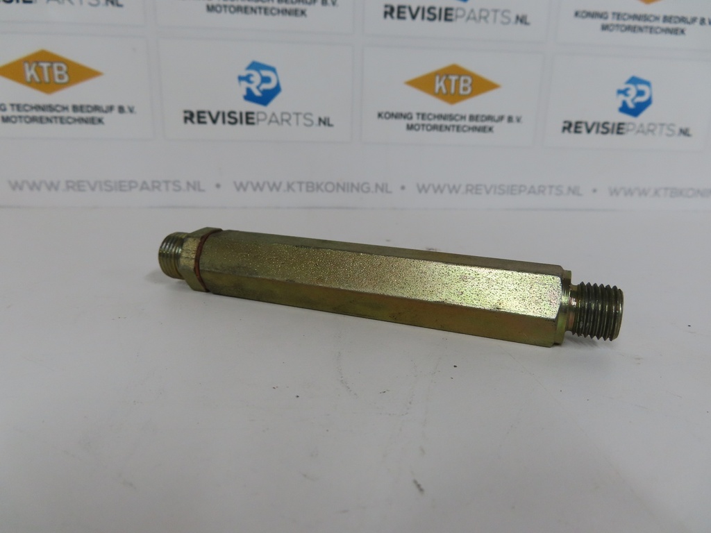 Pipe oil return fuel pump