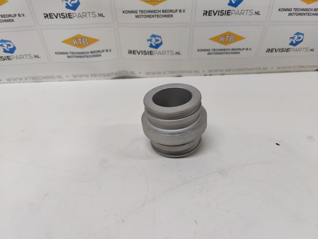 Water pump intermediate bushing small DAF XF