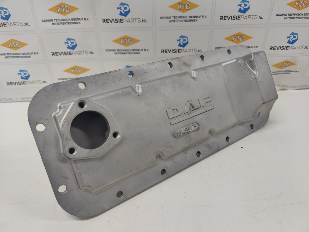 Side cover with crankcase ventilation DAF XF