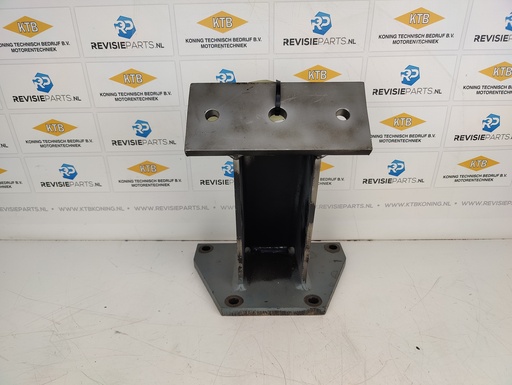 [10.4.3.4] Engine support Mercedes OM 400