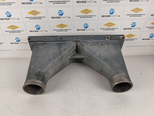 [10.8.1.1] Intercooler cover with pipe connection MAN
