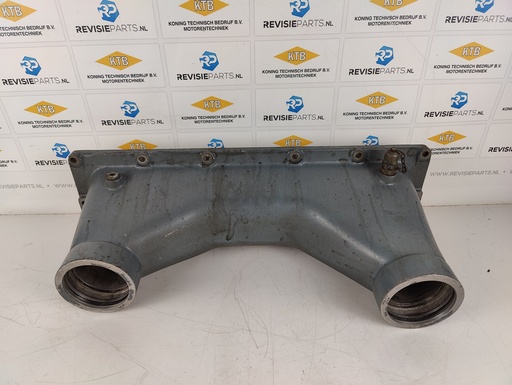 [10.8.1.2] Intercooler cover with pipe connection MAN