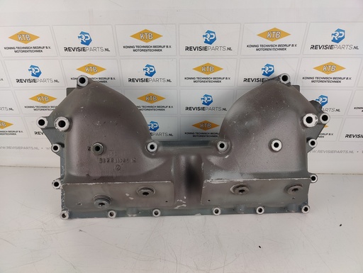 [10.9.1] Intercooler cover with pipe connection MAN V12