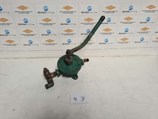 [VolvoTAMD162A047] Olie aftappomp, handpomp Volvo Penta TAMD 162A